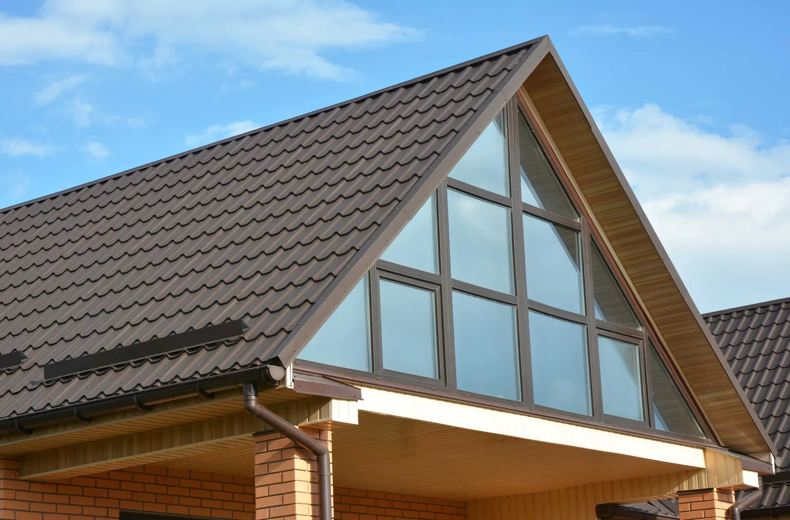 Goose Creek Style: Why a Metal Roof is the Perfect Fit for Your Home
